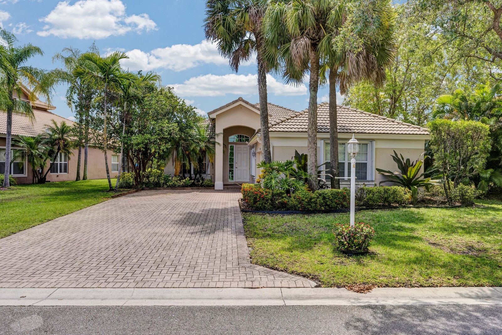 Property Photo: 6546 NW 112th Avenue FL 33076