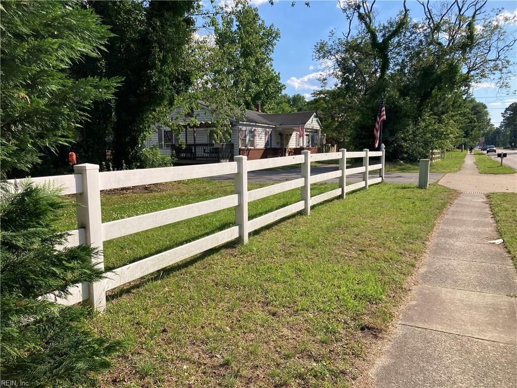 Property Photo: 4261 Taylor Rd VA 23321