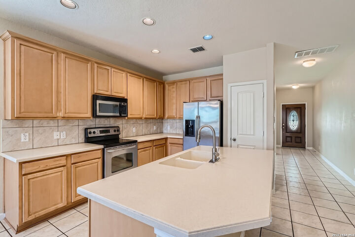 Property Photo:  806 Cielo Way  TX 78253 