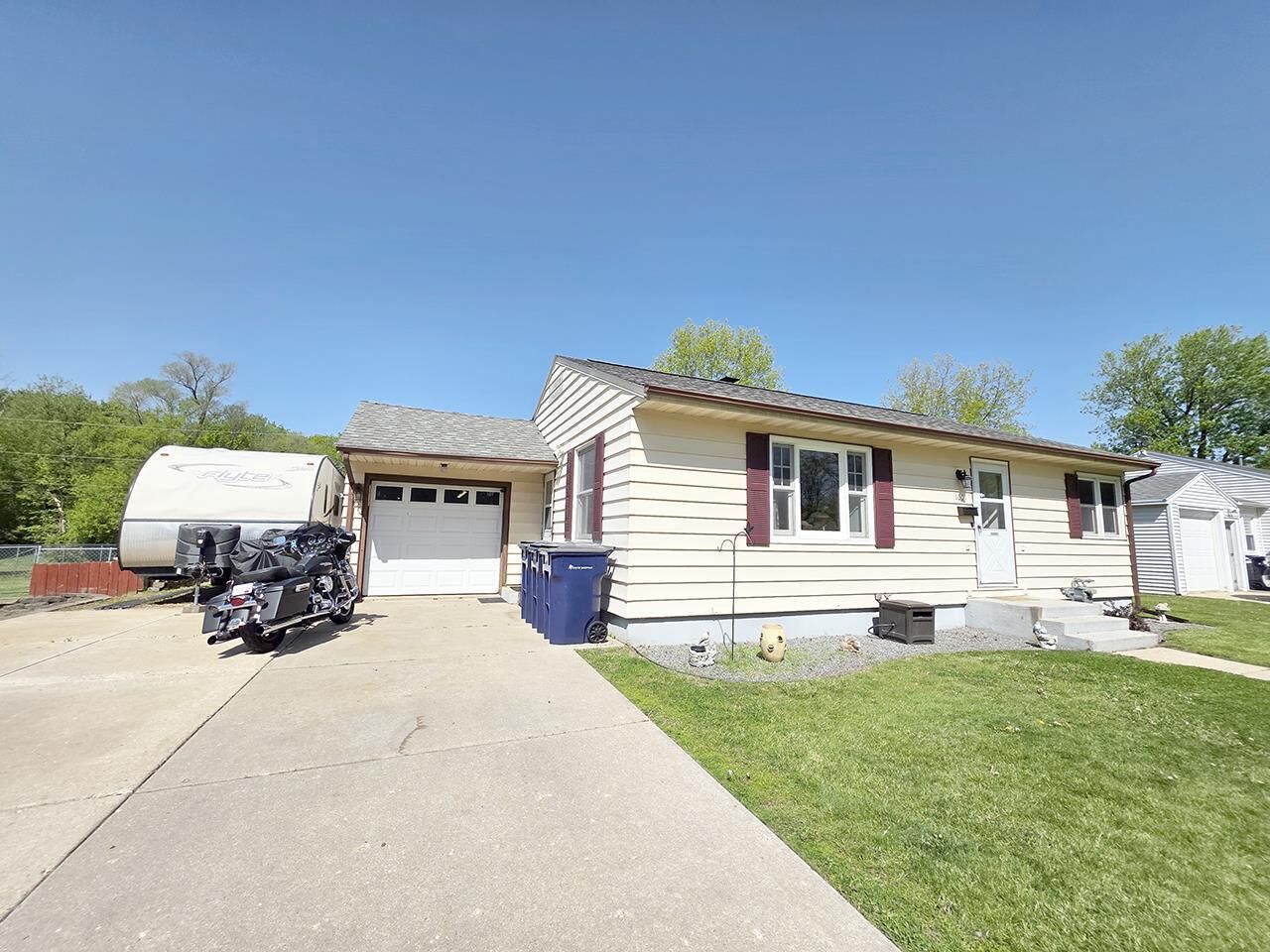 Property Photo:  1001 Cornelia Street  WI 53545 