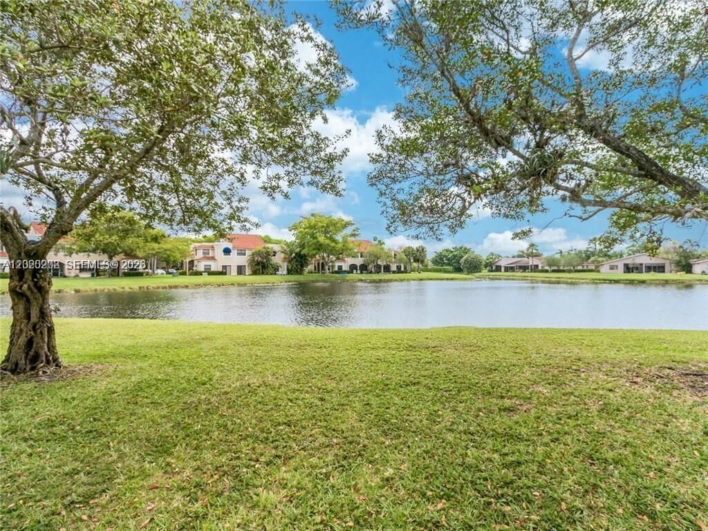 Property Photo:  436 Lakeview Dr 203  FL 33326 