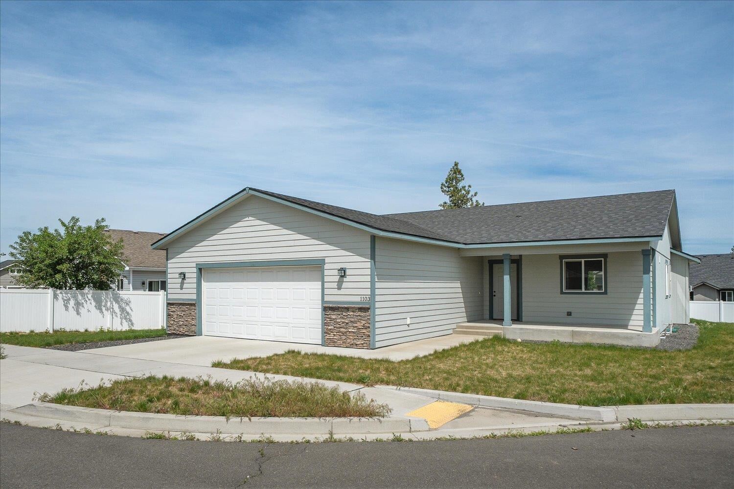 Property Photo: 1103 S Sun Devil Ct WA 99224