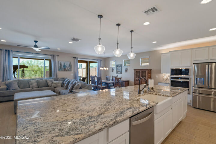 Property Photo: 7738 W Laurel Lane AZ 85658