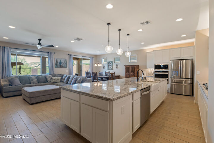 Property Photo:  7738 W Laurel Lane  AZ 85658 