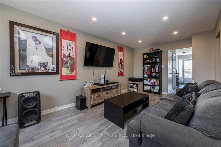 Property Photo: 68 Chaucer Crescent ON L4N 4T7