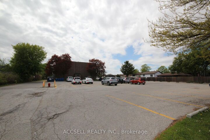 Property Photo: 276 Merritt Avenue 212 ON N7M 3G1
