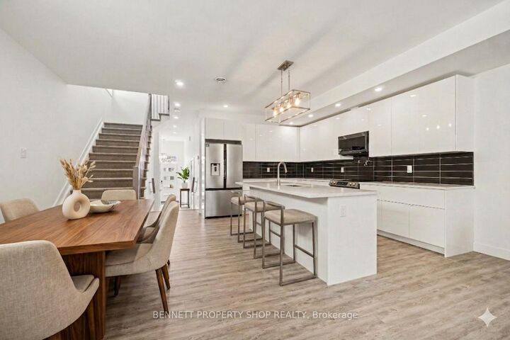 Property Photo: 1227 Ridgemont Avenue ON K1V 6E6