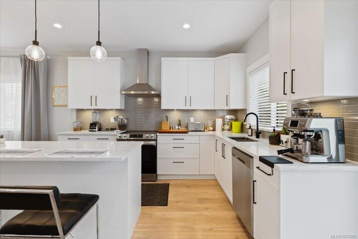 Property Photo: 1360 Flint Ave BC V9B 5N1