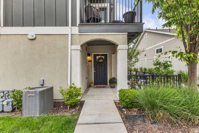 Property Photo: 5626 S Justice Howe Ln E 1 UT 84107
