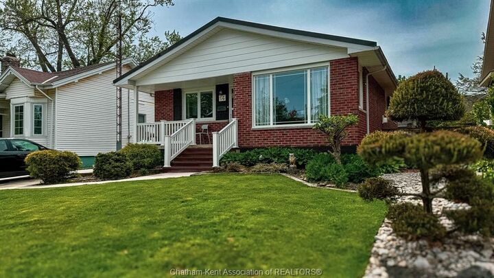 94 Stanley Avenue — photo 1