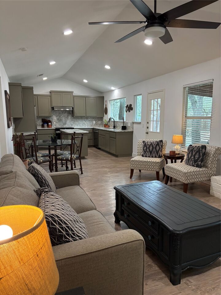 Property Photo:  106 S Mount Rushmore Drive  TX 78613 