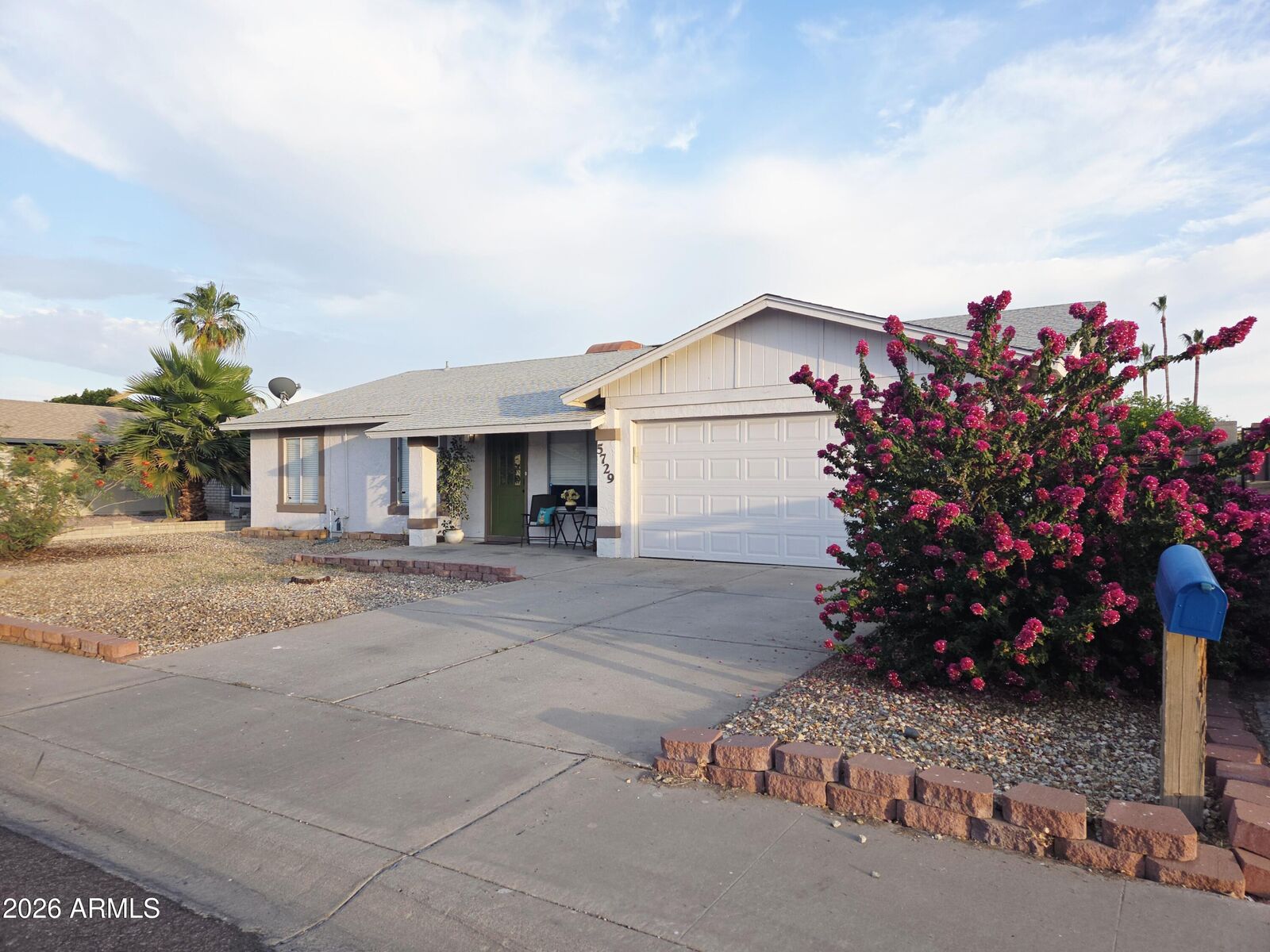 Property Photo:  5729 W John Cabot Road  AZ 85308 