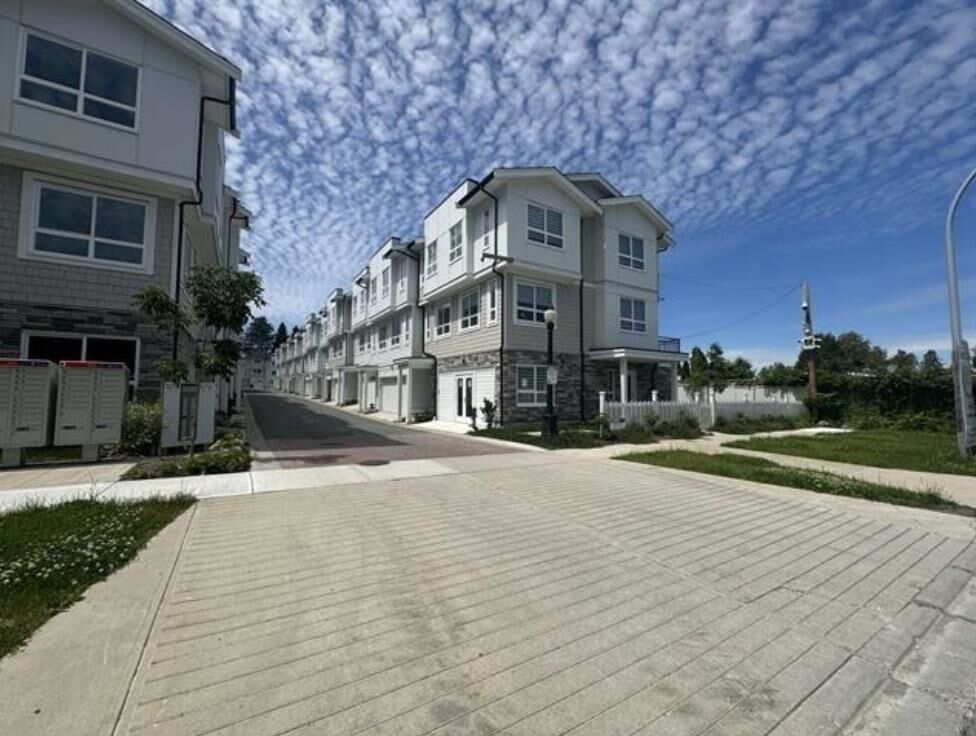 Property Photo:  8181 135A Street 4  BC V3W 3N8 