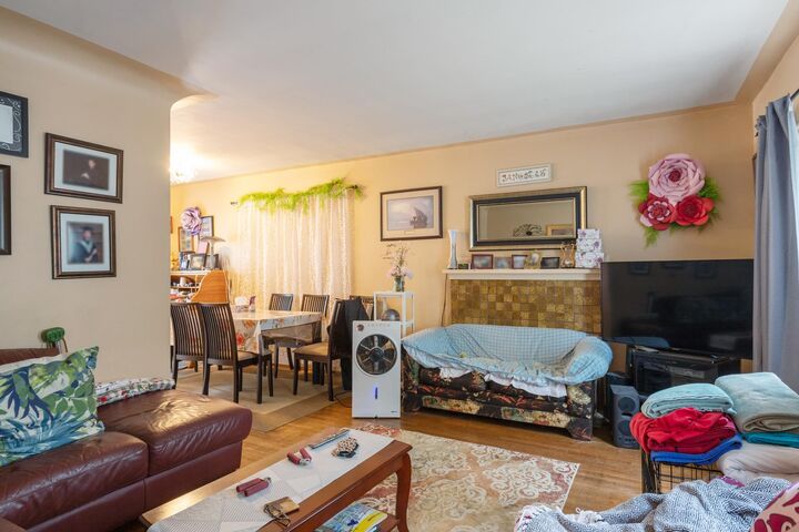 Property Photo:  5454 Melbourne Street  BC V5R 4L7 