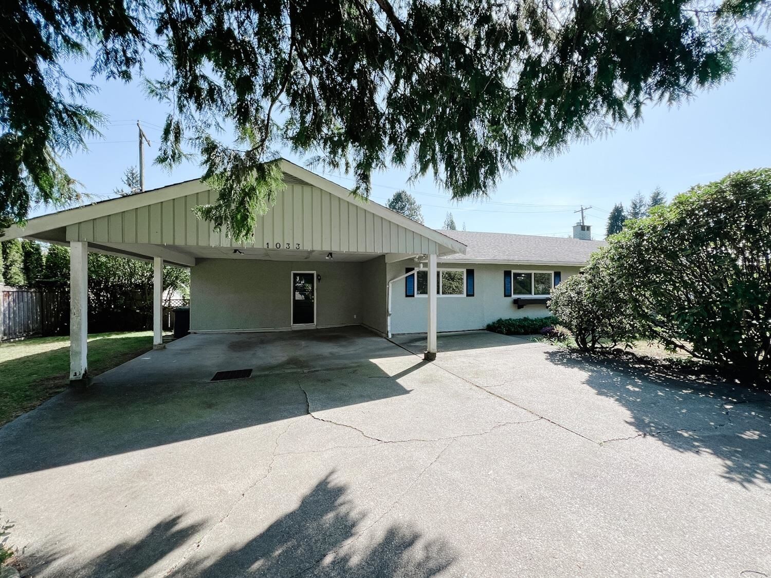 Property Photo:  