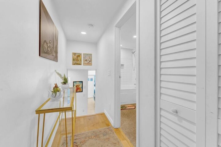 Property Photo:  2125 York Avenue 204  BC V6K 1C4 