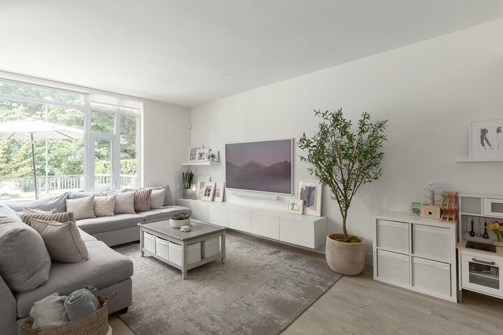 Property Photo:  680 Seylynn Crescent 105  BC V7J 0B5 