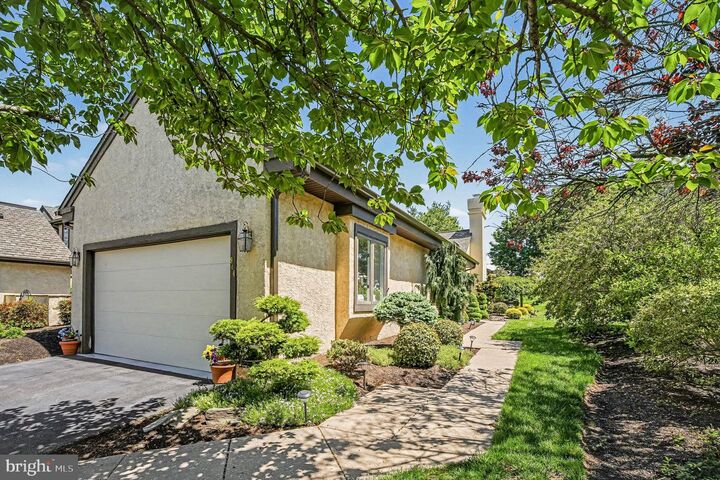 Property Photo:  944 Hedgerow Court  PA 19422 