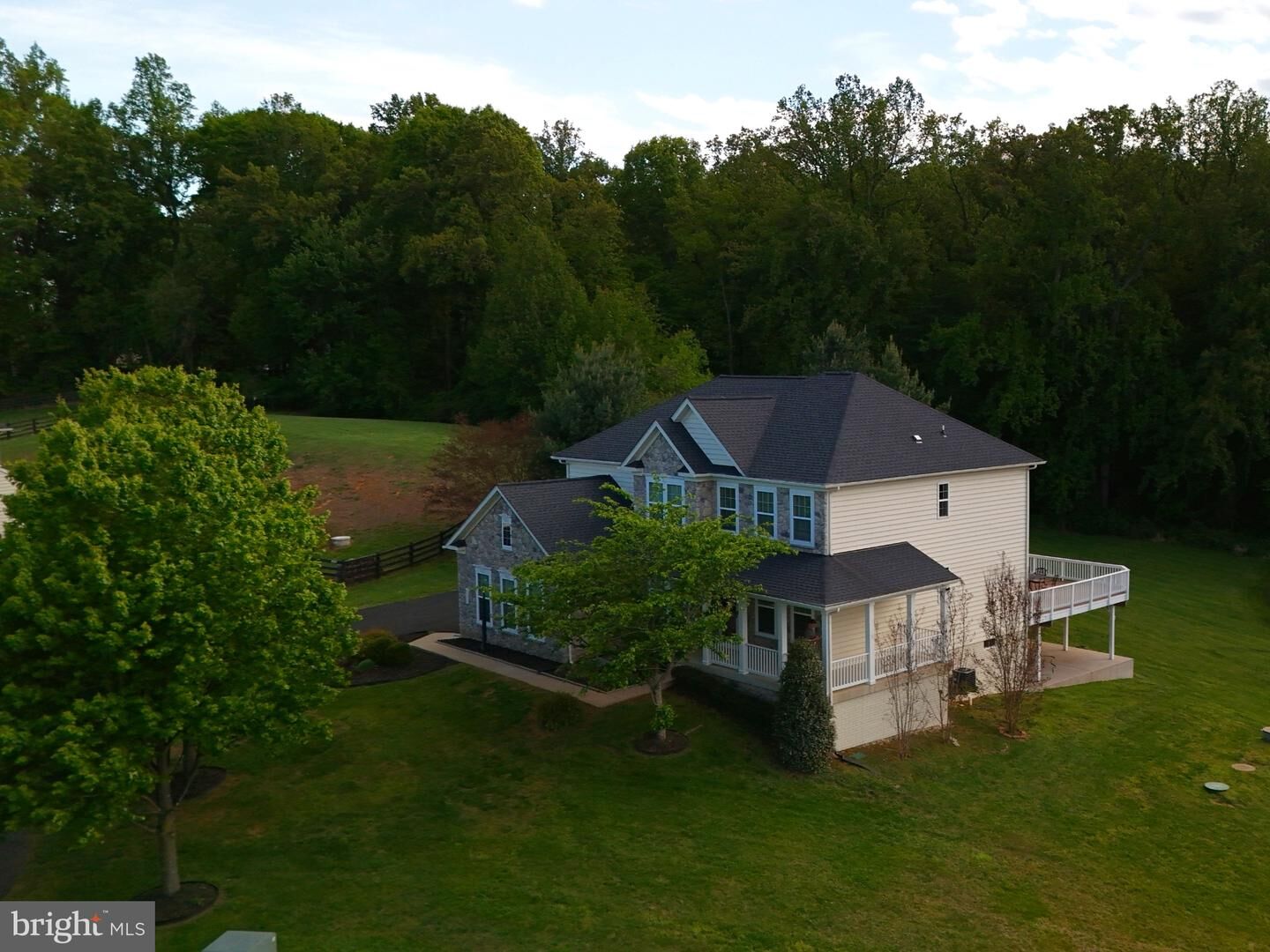Property Photo:  8091 Side Hill Drive  VA 20187 