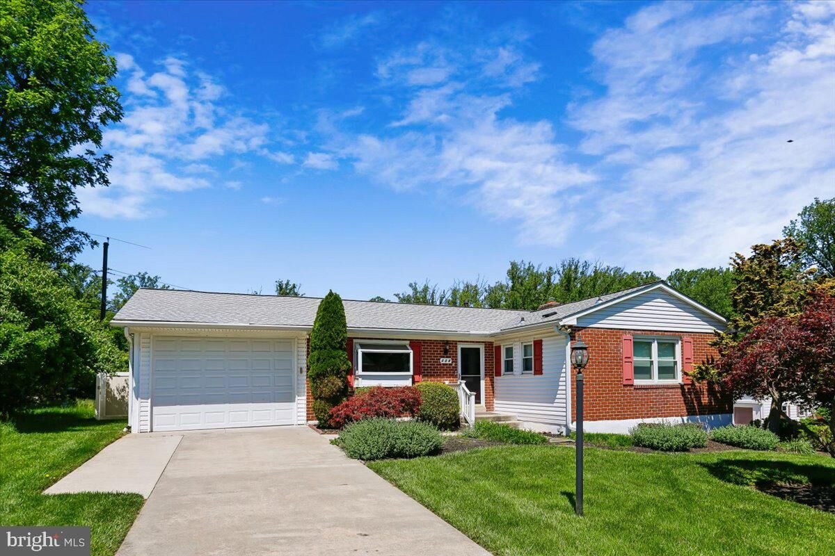 Property Photo: 124 W Chestnut Hill Lane MD 21136