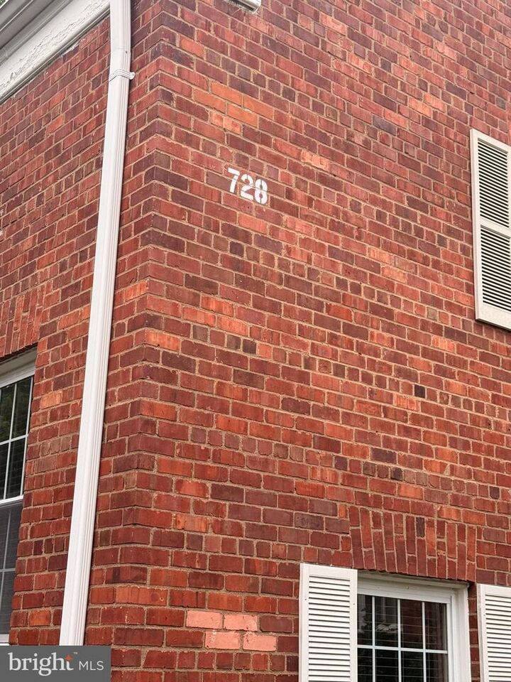 Property Photo:  3304 Gunston Road  VA 22302 