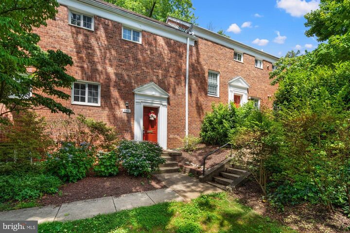 Property Photo: 3304 Gunston Road VA 22302