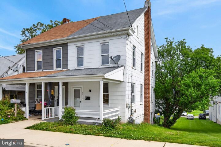Property Photo:  35 W Maple Street  PA 17313 