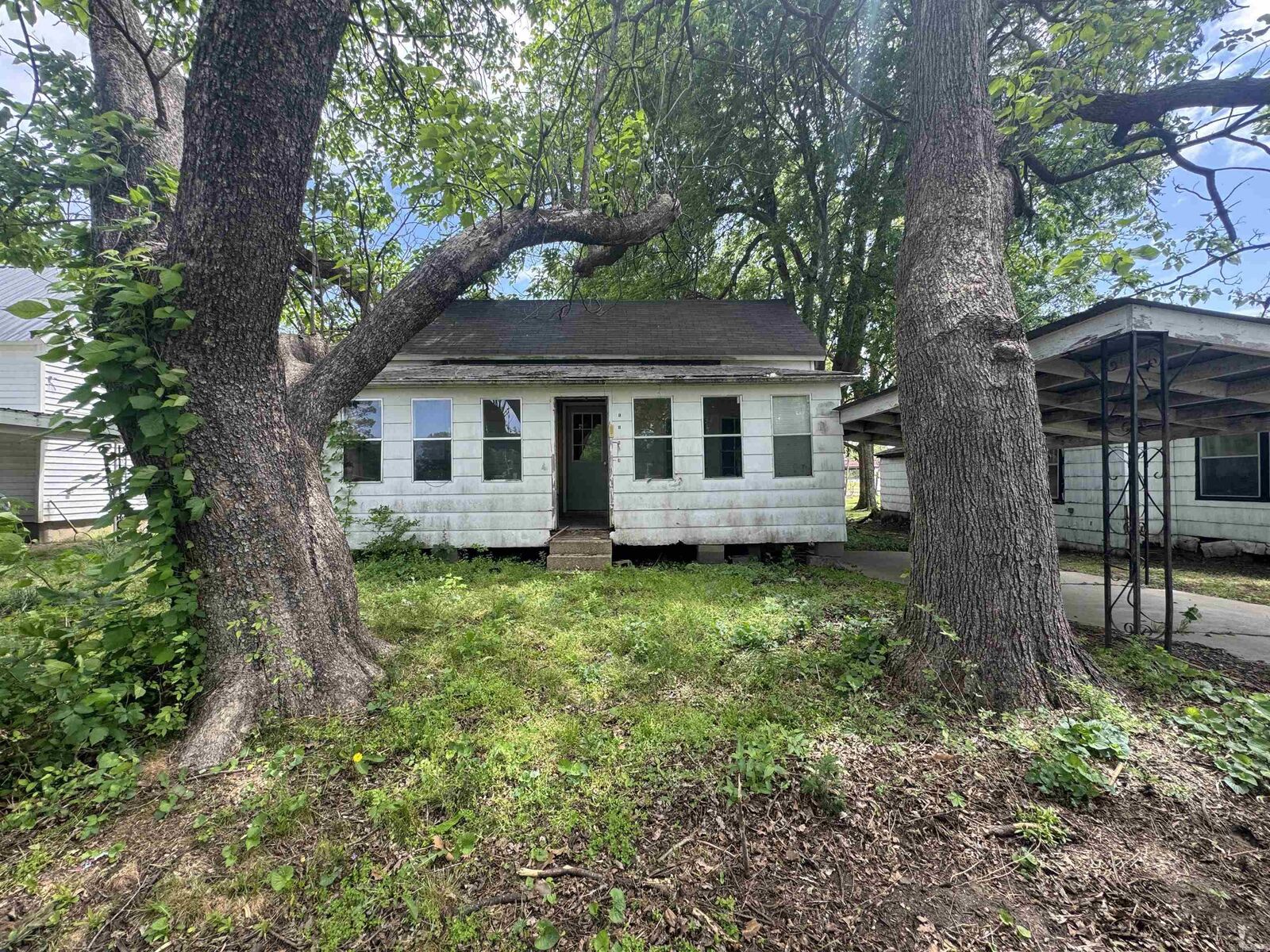 Property Photo:  1104 SW 2nd Street  AR 72422 
