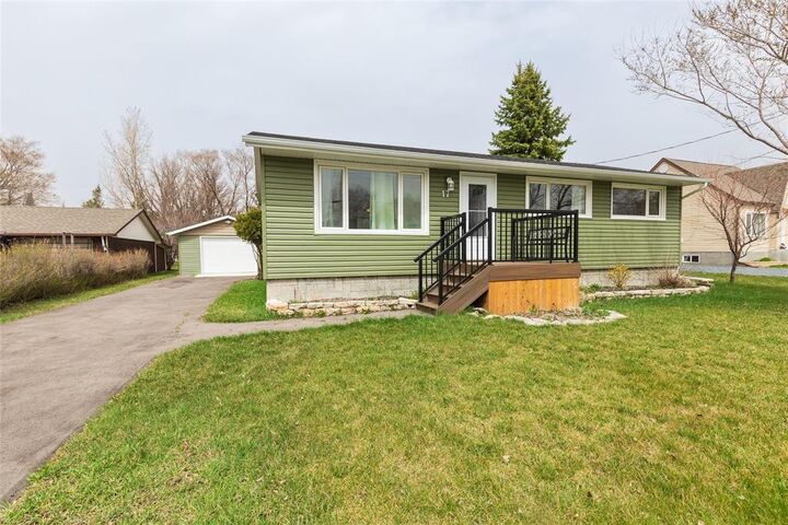 Property Photo: 17 Poplar Avenue MB R0E 0R0