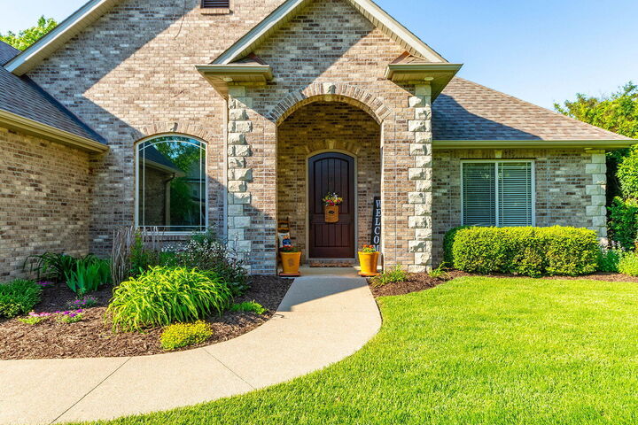 Property Photo:  5207 Thornbrook Pky  MO 65203 