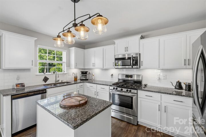 Property Photo: 2812 Westbury Court NC 28034