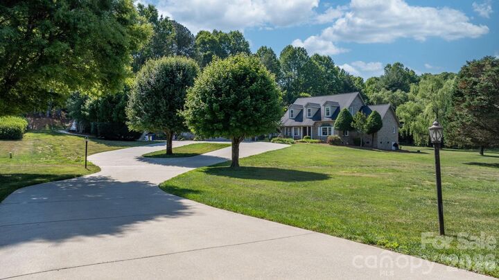 Property Photo:  401 Redwood Court  NC 28645 