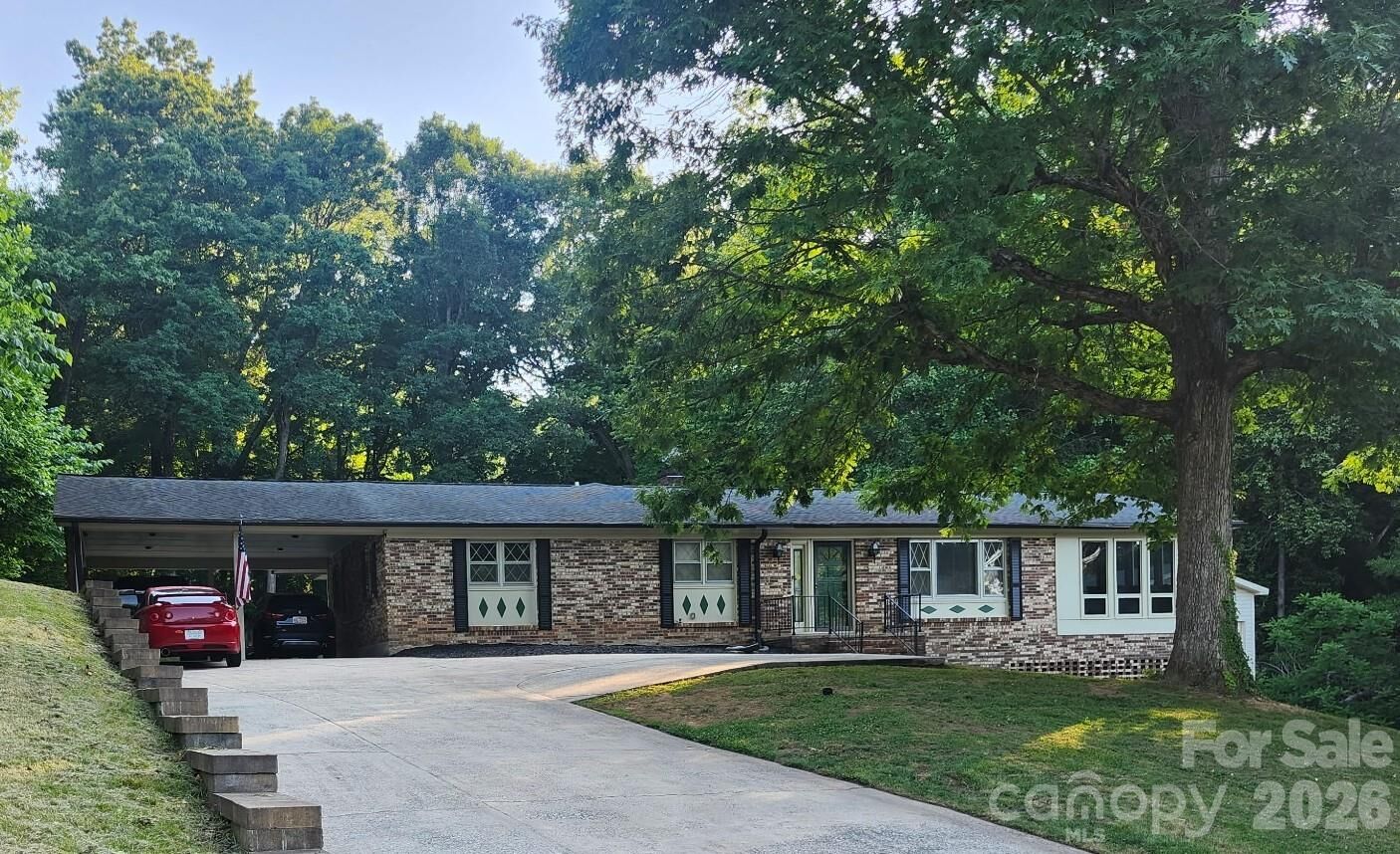 Property Photo: 1549 Cecelia Drive NC 28054