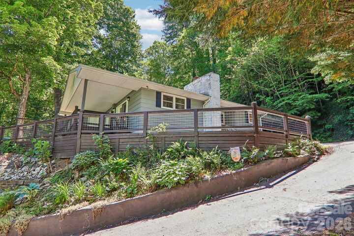 Property Photo: 224 Highlands Loop NC 28751