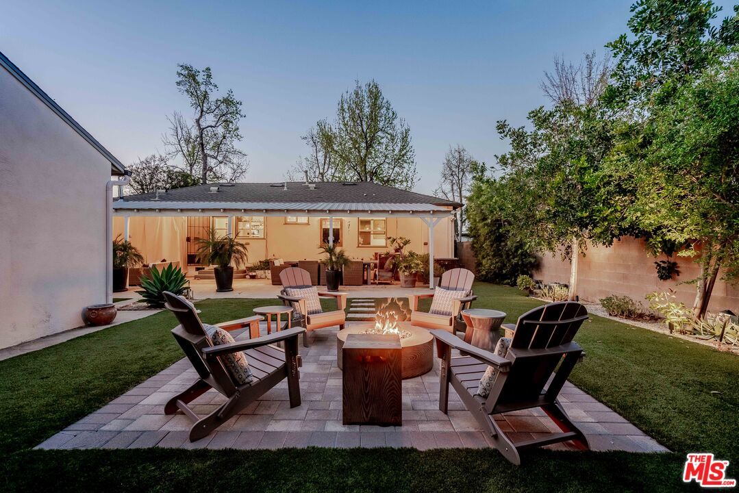 Property Photo: 17400 Martha St CA 91316