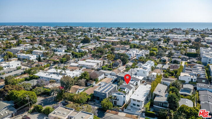 Property Photo:  337 6th Ave  CA 90291 