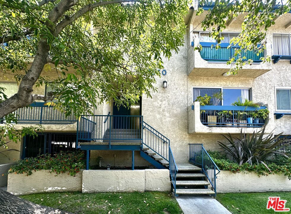 Property Photo:  14560 Clark St  CA 91411 