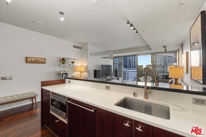 Property Photo: 1155 S Grand Ave CA 90015