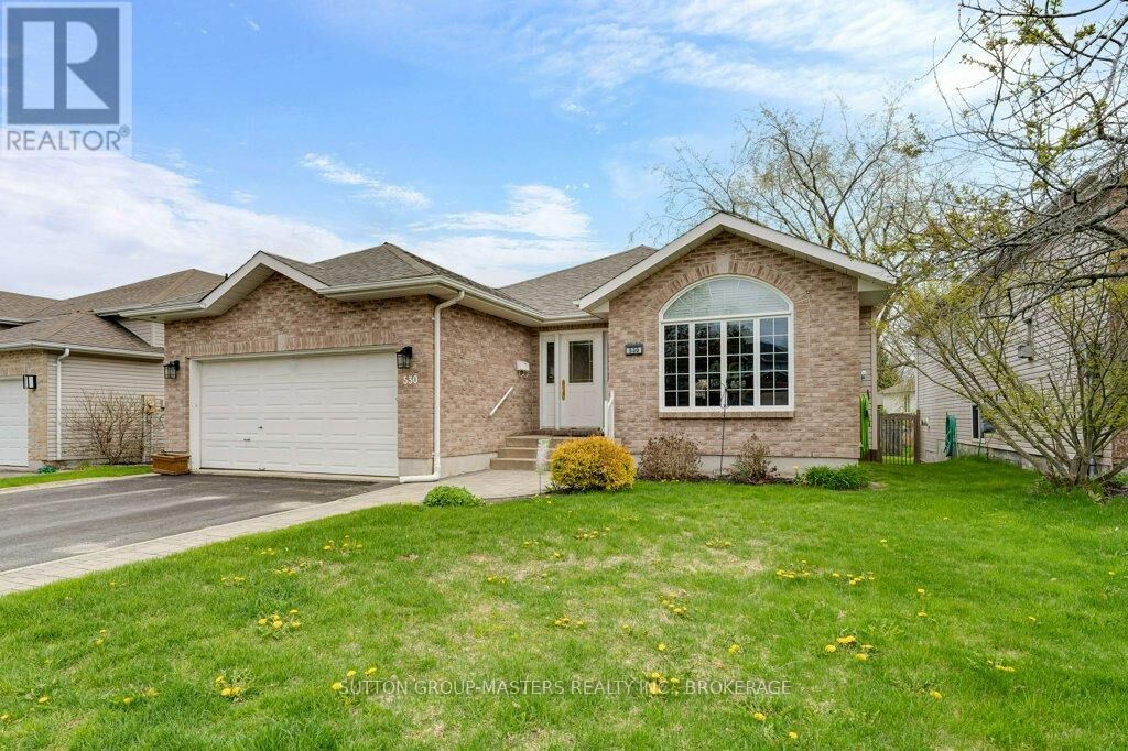 Property Photo: 530 Sackville Crescent ON K7M 8W3