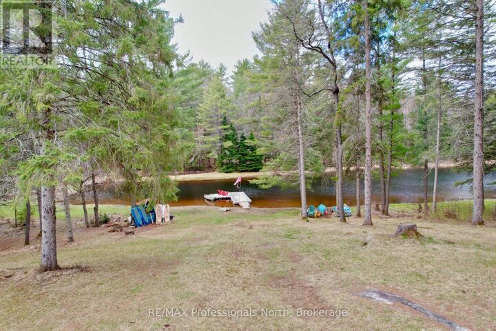 Property Photo: 862 Lynx Lake Rd Road ON P1H 2J3