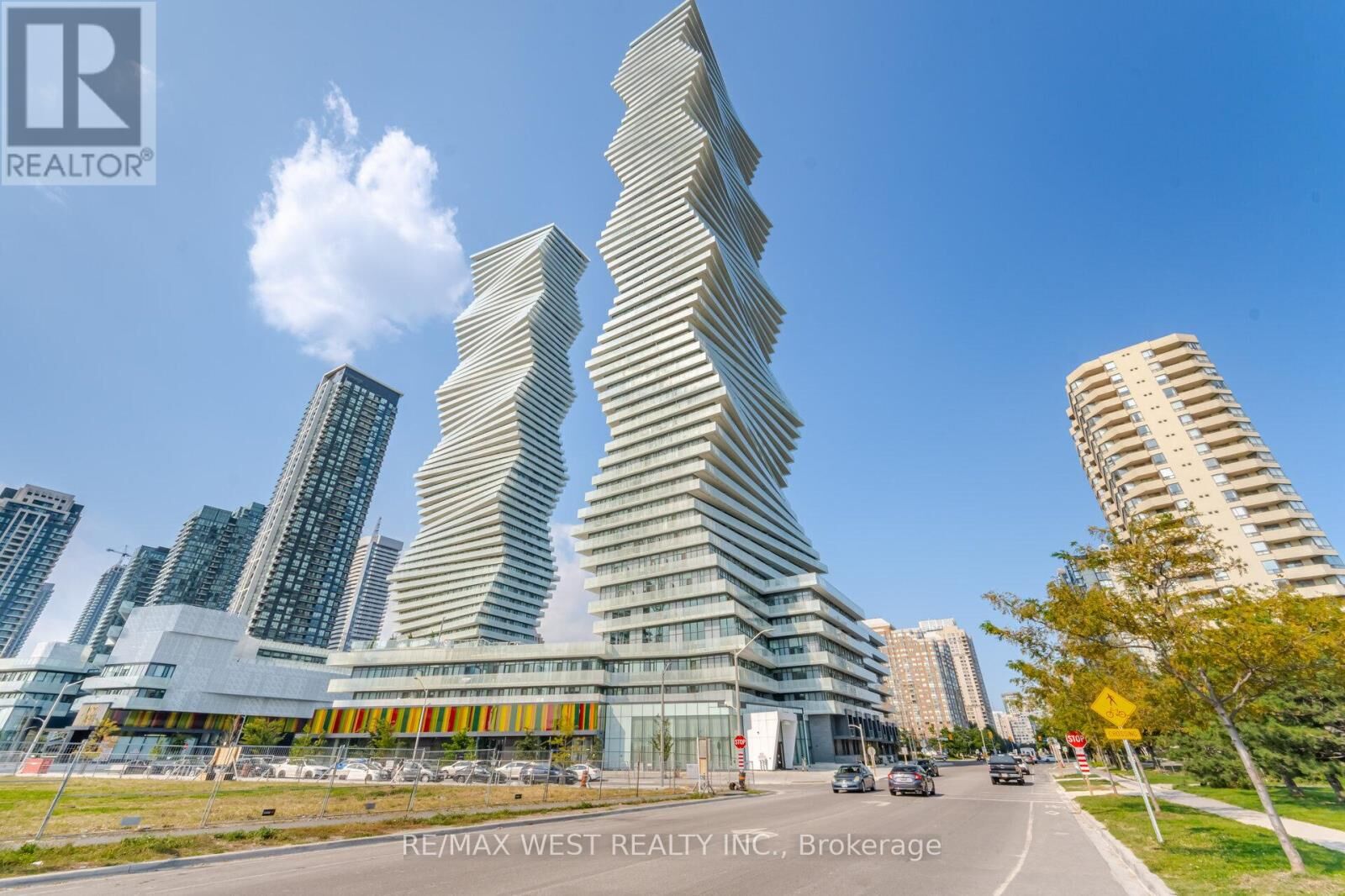 Property Photo:  3883 Quartz Road 2810  ON L5B 0M4 