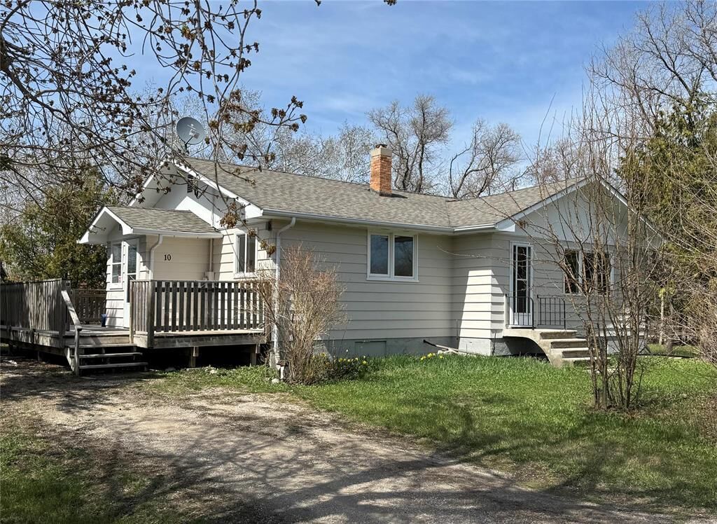 Property Photo:  10 First Avenue  MB R0C 1L0 
