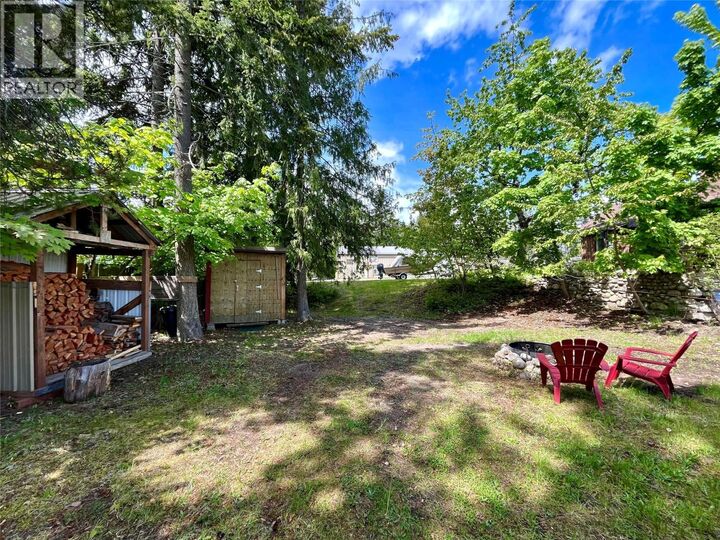 Property Photo: 305 8th Avenue Northwest BC V0G 1R0