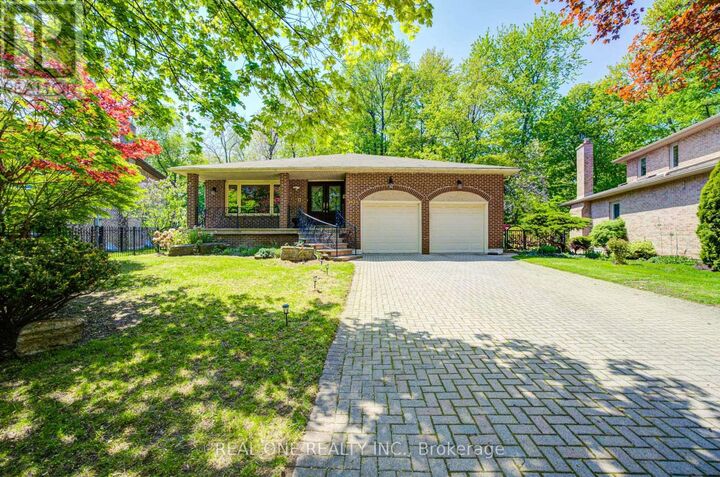 Property Photo:  1439 Ballyclare Drive  ON L5C 1J4 