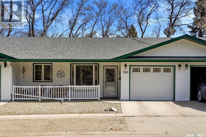 Property Photo:  702 Eden Street  SK S0G 2K0 