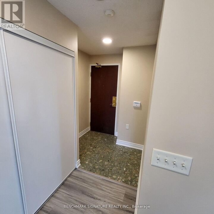 Property Photo:  20 Olive Avenue 802  ON M2N 7G5 