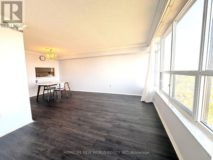 Property Photo: 2365 Kennedy Road 1811 ON M1T 3S6