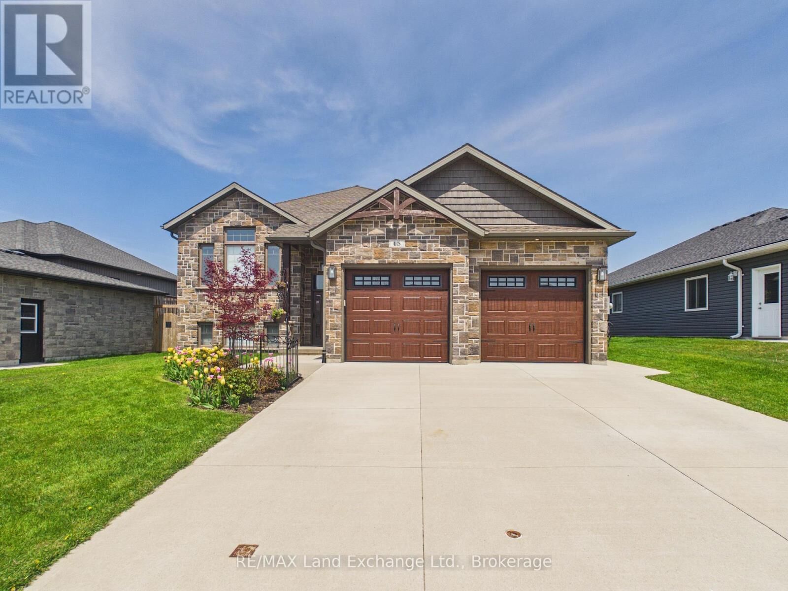 Property Photo:  13 Lakefield Drive  ON N2Z 0C9 