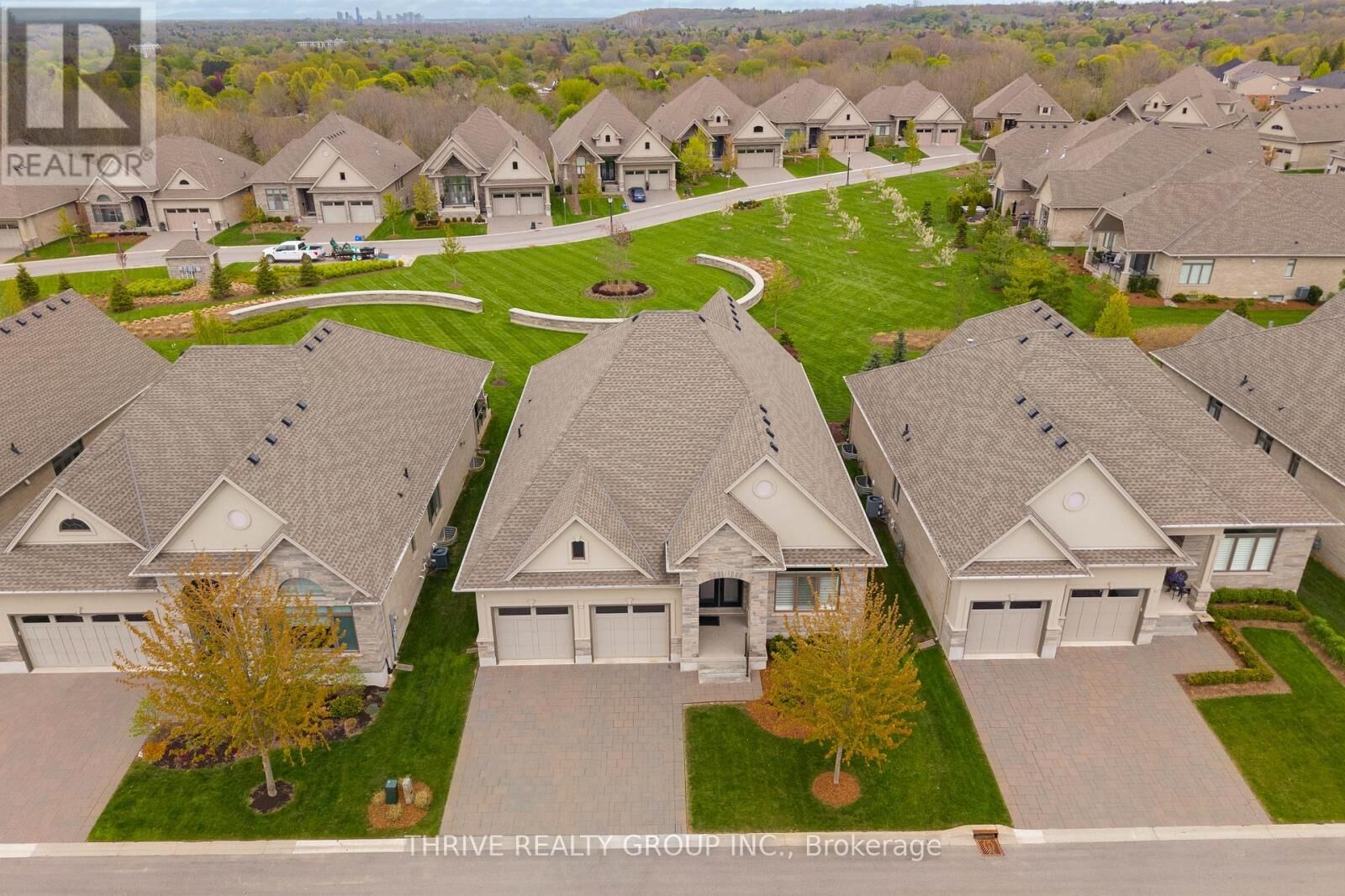 Property Photo:  1710 Ironwood Road 12  ON N6K 0G9 