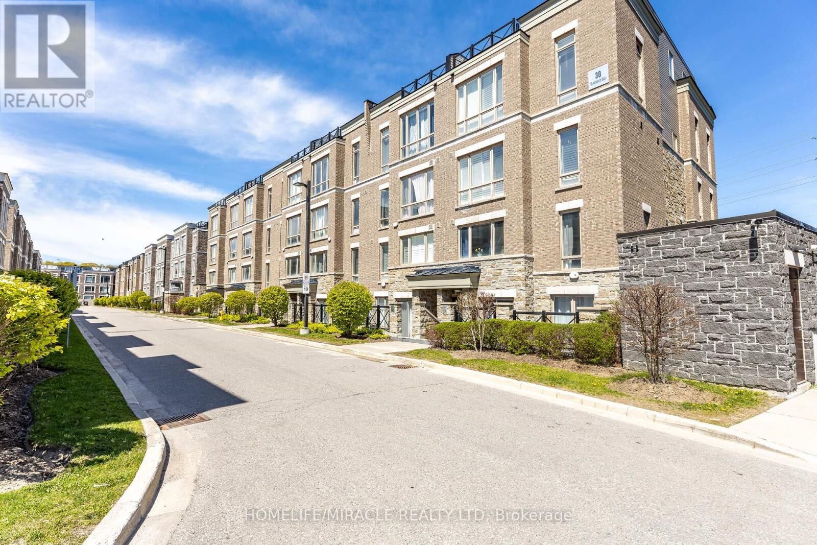 Property Photo: 30 Dunsheath Way 514 ON L6B 1N3